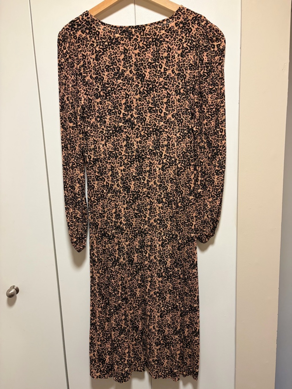 Aritzia Wilfred New Gallery Leopard Print Button-Front Midi Dress - Picture 6 of 6